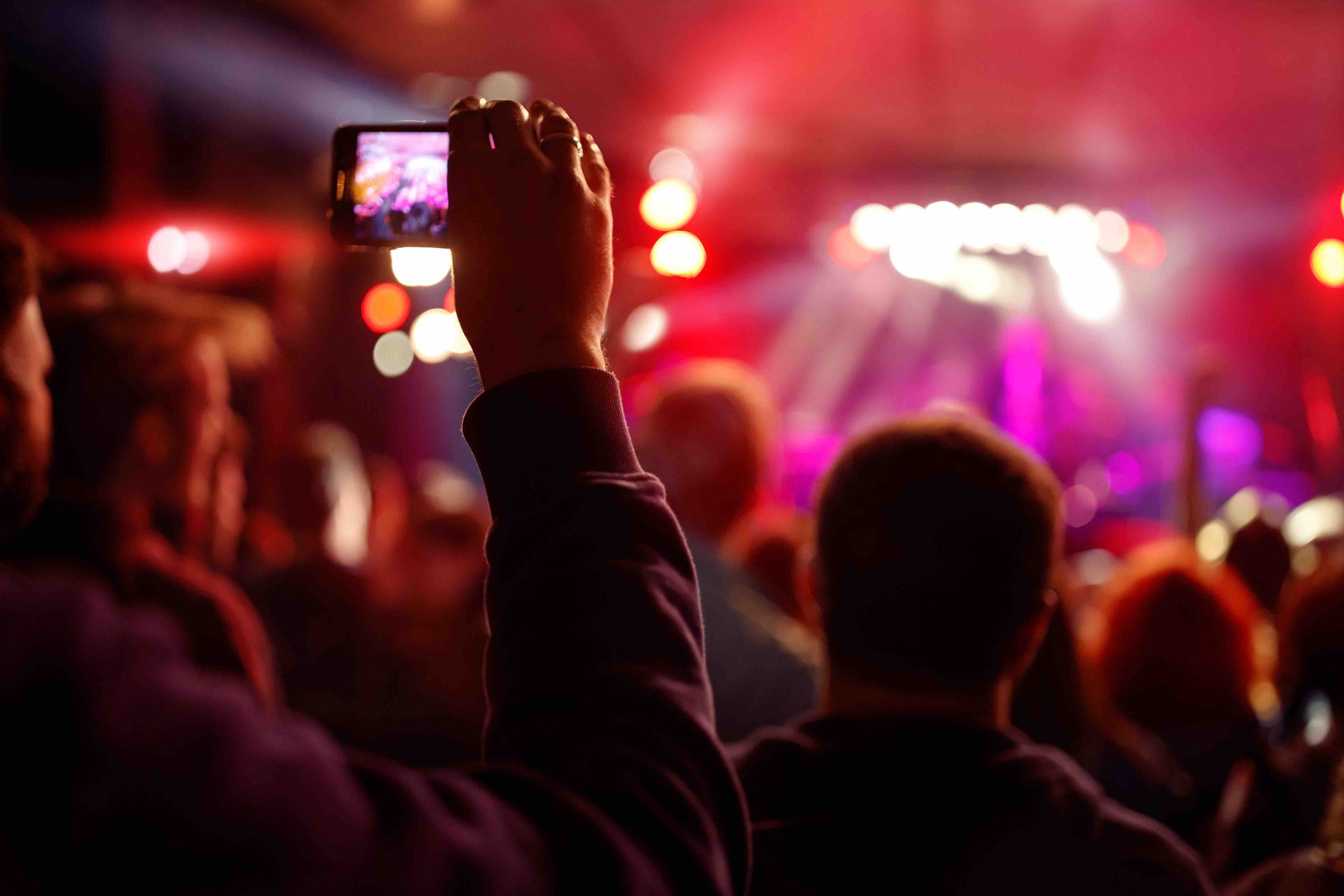 Pros and Cons of Live Streaming Your Gig