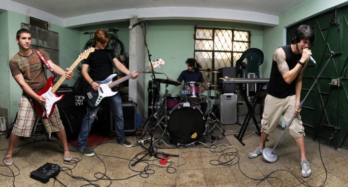 Throwing a House Show? Five Things You Need to Help it Run Smoothly