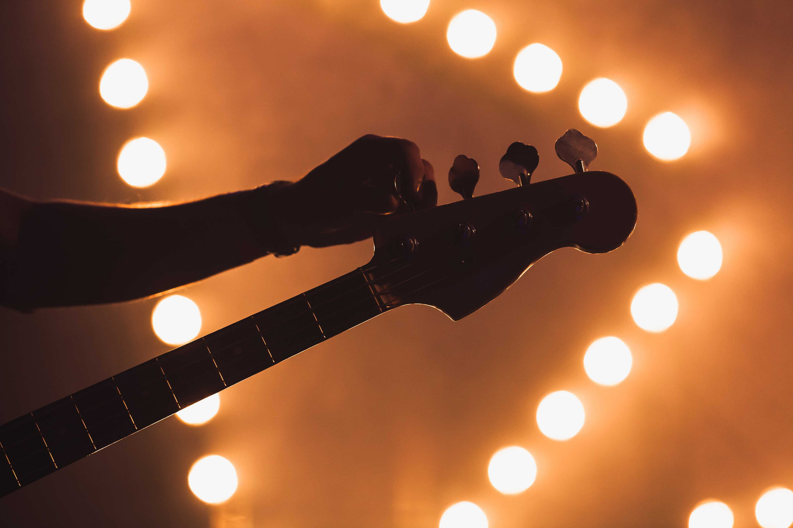 Four Reasons Your Bass Guitar Won’t Stay in Tune