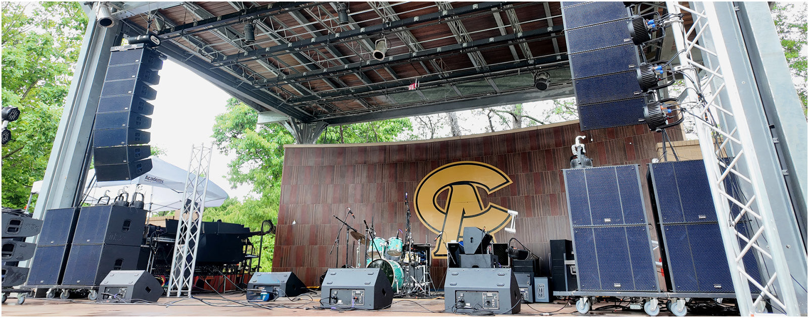 carvin trx5000 line array deployed at music festival 