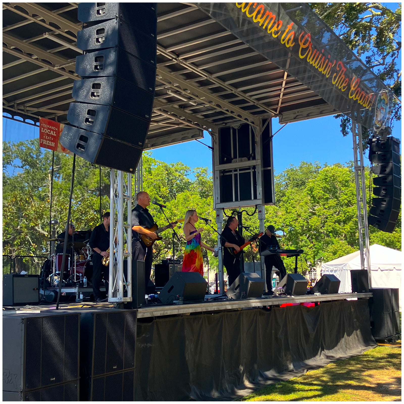 carvin trx5000 series line array flown for live events