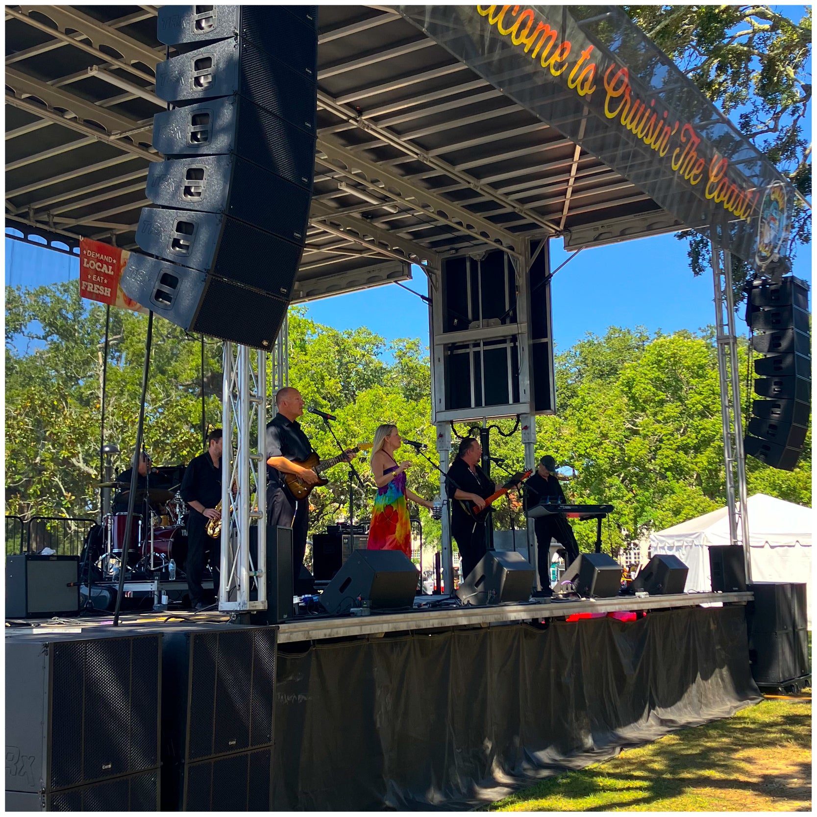 carvin trx5000 series line array flown for live events