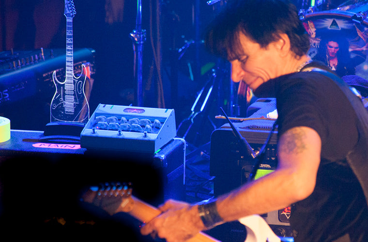 steve vai playing the carvin vld1 legacy drive